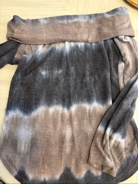 gaze Off-the-Shoulder Tie-Dye Sweater in Brown, Gray, and White